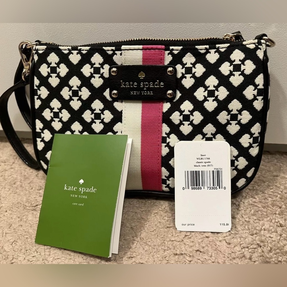 🆕 Kate Spade Wristlet Classic